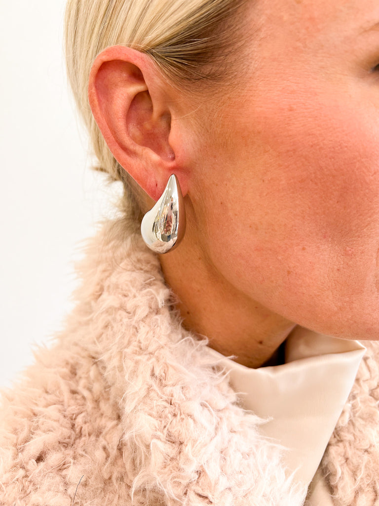 Teardrop Earrings in Silver- 1.5"